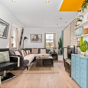 https://guestready-artsy-penthouse-in-heart-of-the-city.brighton-hotels-england.com